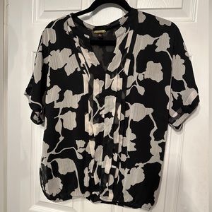 Dana Buchman Top Womens M Black Tan V Neck Short Sleeve Casual Blouson Top